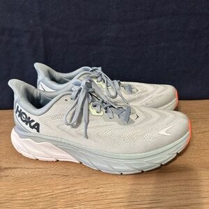 Women’s Hoka Arahi 6 shoes - size 10